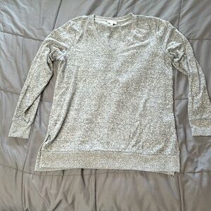 Women’s Lucky Brand long sleeve v-neck sweater, heather gray, size large